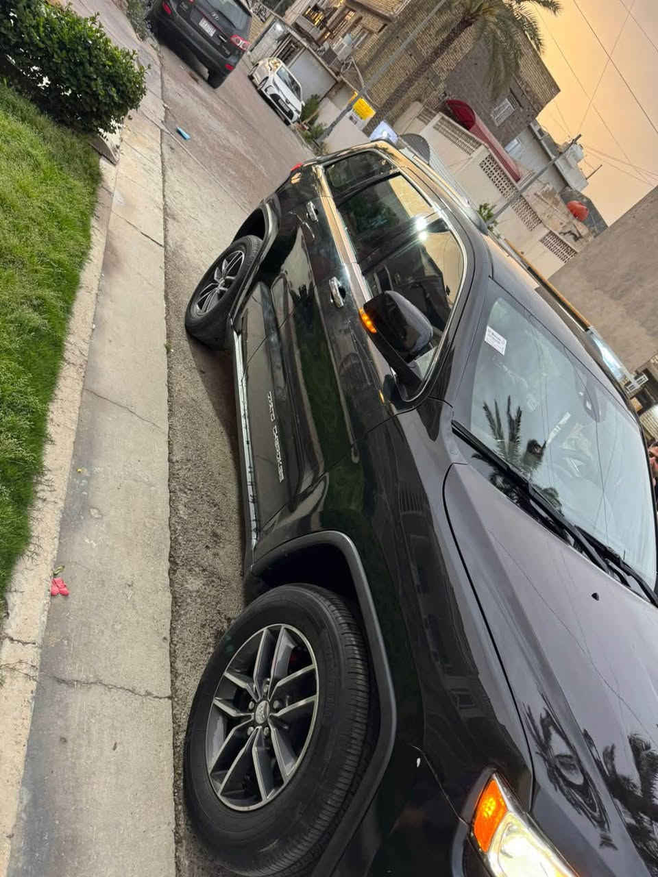 السلام عليكم Jeep 2014 للبيع
📍حادث امريكا فقط باب السكن مبدل بدون دواخل الرقم مميز وياها  باقي التفاصيل داخل الصور 
📍مواصفات فول للاخير فول ميحتاج اذكر مواصفات الفول 
السعر 175 ورقة مكاني بغداد الشعب 
رقمي ***********
