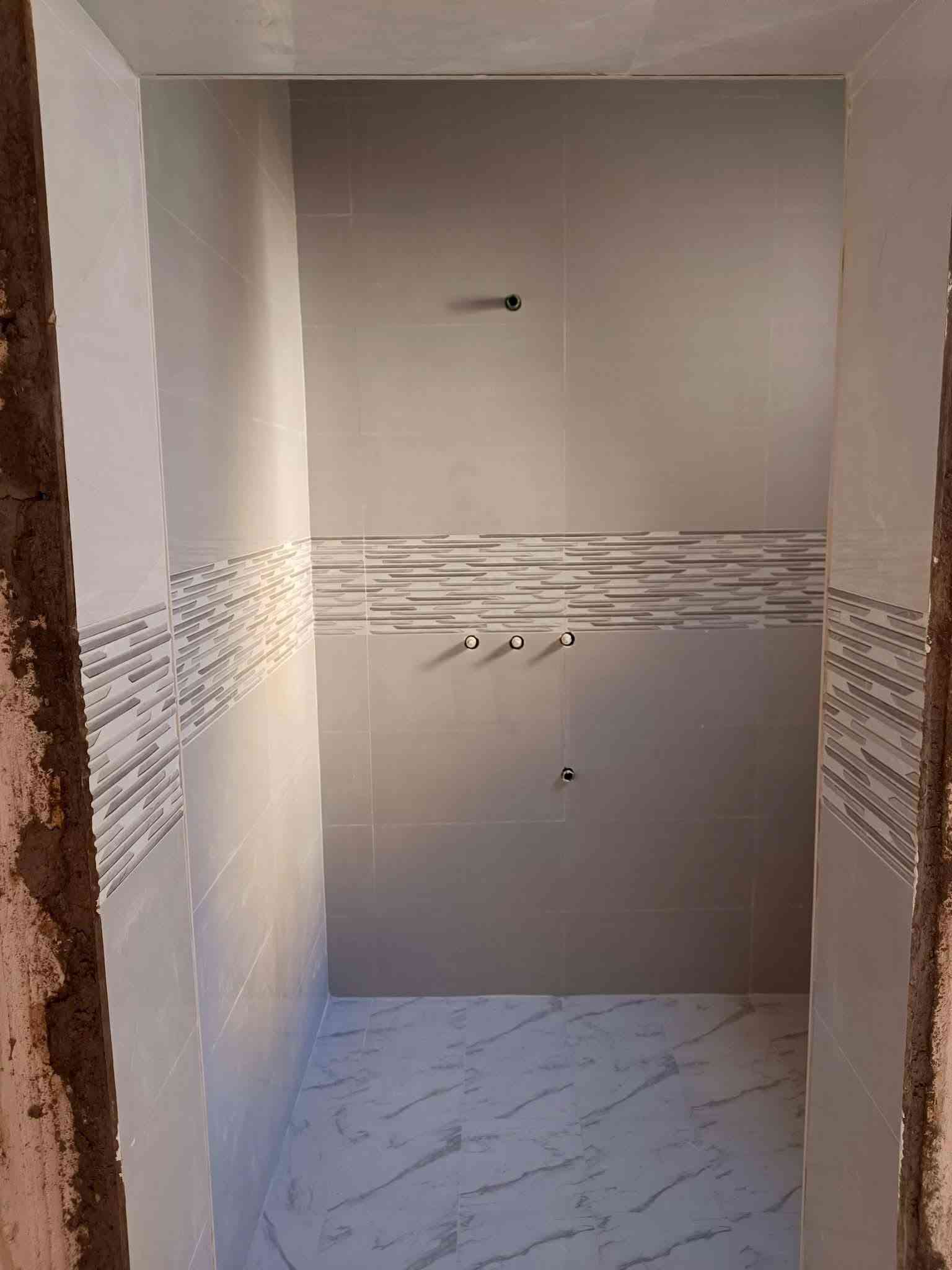 خلفه سيراميك جداري وارضيات متفرغ للعمل *********** وتساب
