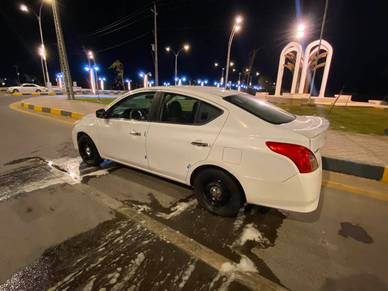 نيسان مديل 18 فيرسا.
السياره. جاهزه للخير مكينه كير حداديه. ما بيه نقص 

تبريد ثلج 

بيه فقط. جاملغ الامامي صبغ 

وبيه بارد ملاحظات 

ناصريه مركز. 

السعر 85 وبيه مجال بسيط. 

***********
