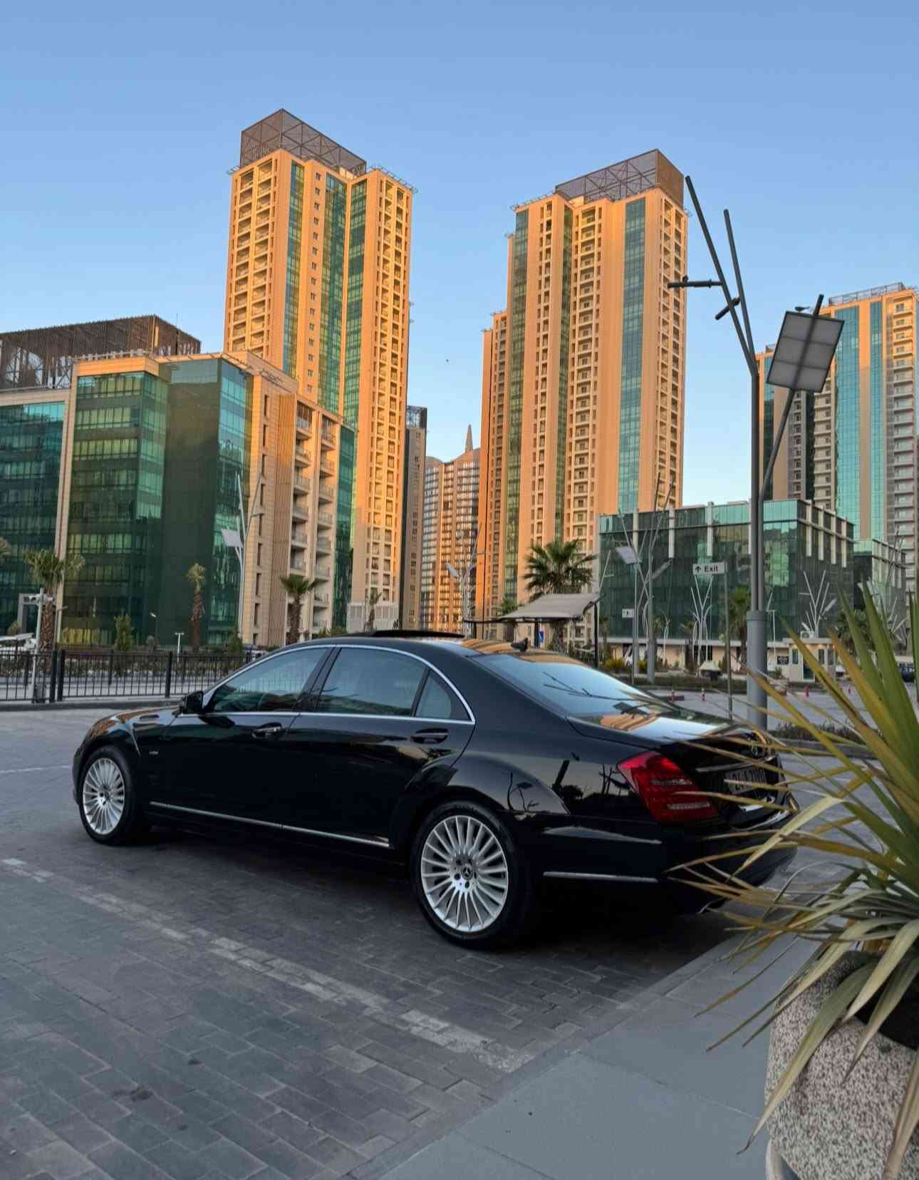 مرسيدس بنز S350
موديل  2011
وارد الماني ..
بدون ضرر صبغ فقط اجزاء البلاستيك..
مغلفة PPF بالكامل  ضمان 10 سنوات ..
بدون شخوط بدون جراد ..
تخم تاير  جديد ..
ماشية 242الف كيلو ..
صفر مسج ..  
 مواصفاتها..
اربع مقاعد  كهرباء تدفئة وتبريد 
بانوراما 
ناظور ليلي 
نقطة عمياء
ابواب شفط 
رادار ..
سماعات هارمن كاردن 
كاميرا 
جامه اماميه بوليرايز بلادي 
وخمس بردات كهرباء ..
السياره جاهزه وبدون نقص 
مكانها اربيل
السعر 220. وبيها مجال 
***********

***********

