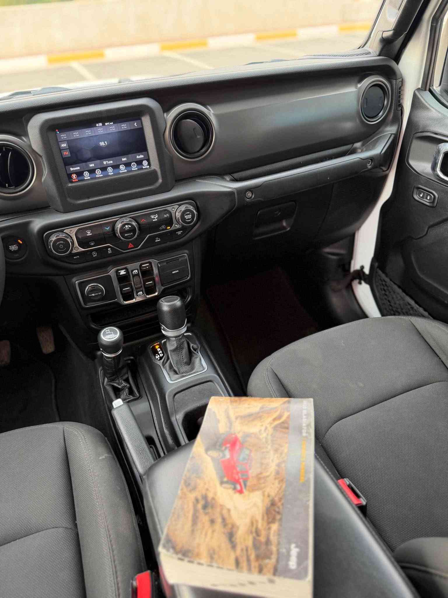 بسم اللّٰه الرحمن الرحيم
بەناوی خودای گەورە 
Jeep gladiator sport 2023 4*4
***********
***********
جێب گلادیتۆر سپۆرت ٢٠٢٣ ٤*٤
سەیارەکە فول فول مواسەفاتە 
دەبل ئەکسل و قفل ئەکسل 
شاشە کامیرا حاسە 
سەقف فایبەر کلاس 
گەڤەری سندوق چەرم پلاکی کارەبا 
مەکینە V6 3.6 
سەیارەکە ٨١ مایل ڕۆشتوە
وەک بۆیاخە سەیارەکە یەک بست لە بۆنیت بۆیاخە 
ئەرباگ بەس سوکان تەقیوە سیستەم کراوەتەوە 
سەیارەکە زۆر زۆر جوانە بی چال و شوخت و قوپ 
سەیارەکە زۆر جوانە گیر مەکینە کارەبای ئەکسل دەبل ئەکسل بەشەرت 
چوار تایەی بیلادی لەگەل دایە 
سەیارەکە رەقەمە بەشەرت وەکالە و بەناو کردن 
ناونیشان ڕانیە حاجیاوا 
ڤایبەر وەتس ئەپ 
***********
*********** السليمانية, العراق
