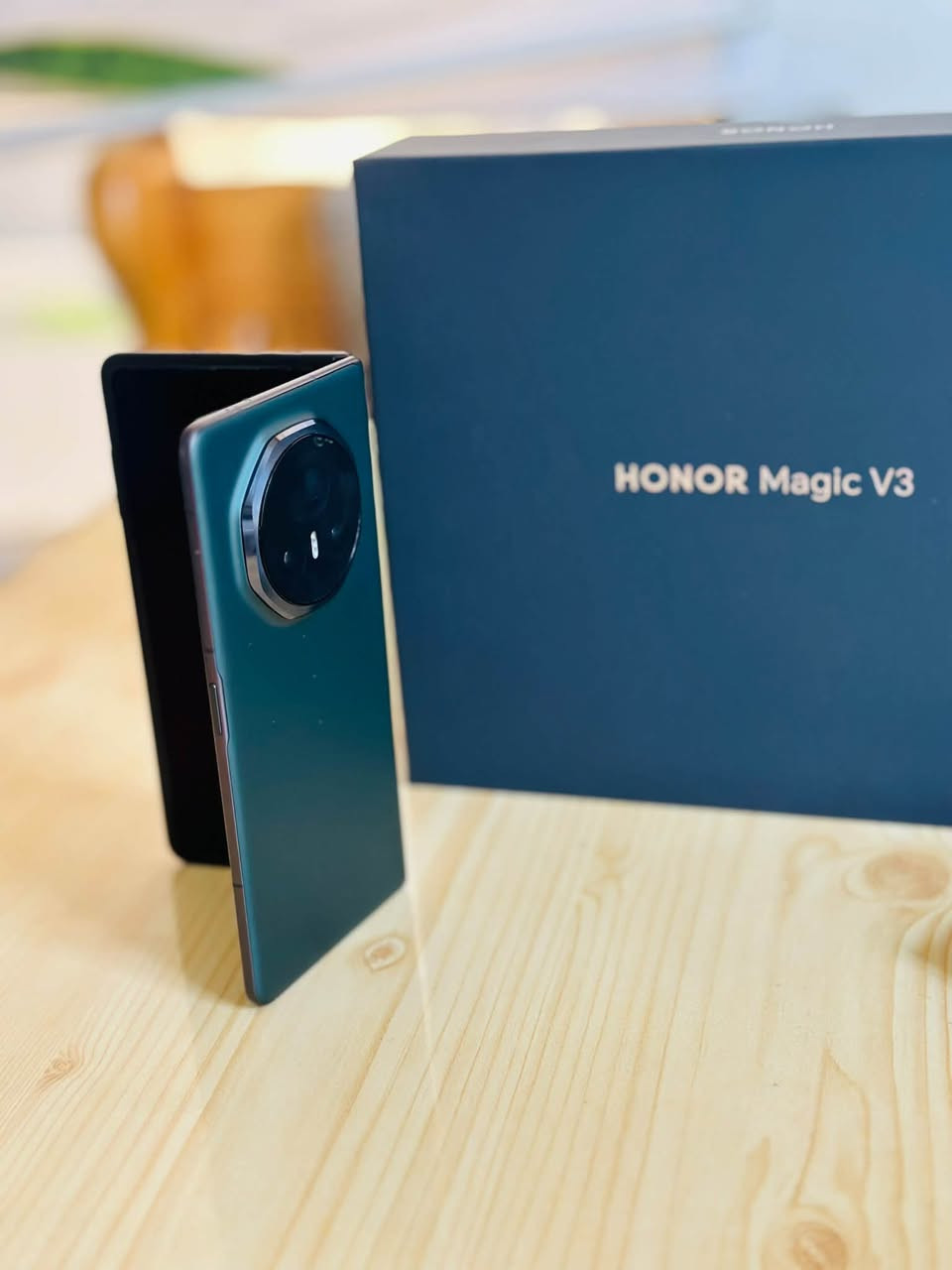 📱 HONOR Magic V3
الفخامة تلتقي بالقوة… والنحافة بشكل يخليك تنبهر 😍

✨ شاشة قابلة للطي بتجربة فخمة
⚡ أداء سريع وسلس بكل استخدام
📸 كاميرات قوية لتصوير التفاصيل بوضوح
🔋 بطارية تدوم وياك طول اليوم
💎 تصميم أنيق ونحيف بشكل استثنائي
🚀 جهاز يجمع بين الشغل، التصوير، الترفيه والفخامة بجهاز واحد!

إذا تريد جهاز يختلف عن كل الأجهزة اللي بيد الناس…
Magic V3 هو الاختيار اللي يخطف النظر 👀🔥

السعر :950

العنوان :بغداد /حي الجامعة
