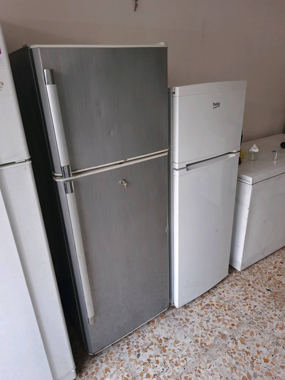 ثلاجات كافة الأحجام 
أسعار 200
العنوان زعفرانية شارع المعهد 
رقم الهاتف ***********