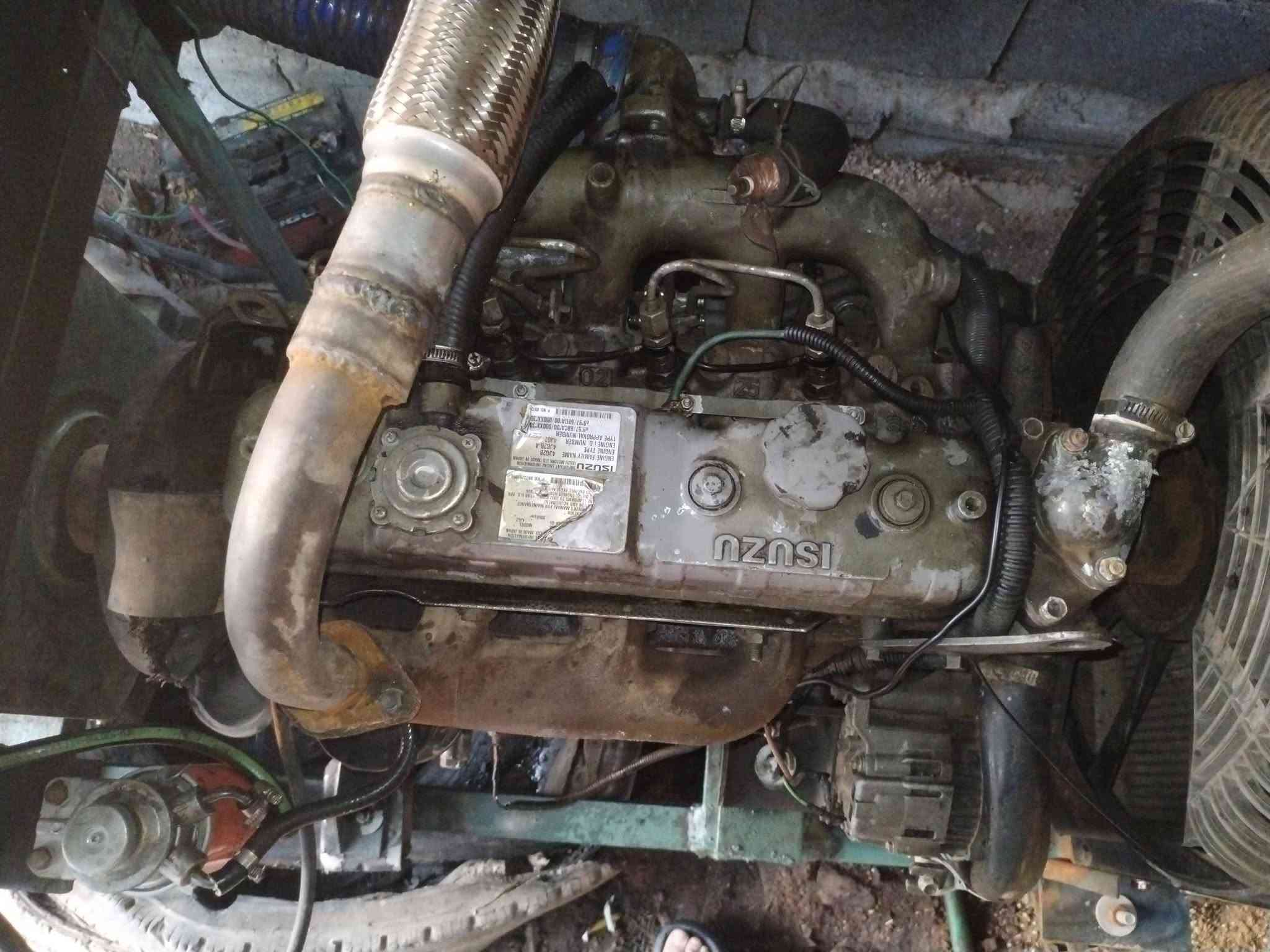 السلام عليكم مولده للبيع انواع ISUZU محرك كلش قوي ونظيف مكفول من التبخير او التنقيص
راس  توليد 50 كيفي
راديتر جديد
ظفيره جديده
شاصي قوي جدا من نوع الحديد الصلب
تصرف بالساعه لترتين كاز
شرط شغل سبالت ثلاث بيوت مرتاحه كهرباء قويه 250.v
***********

