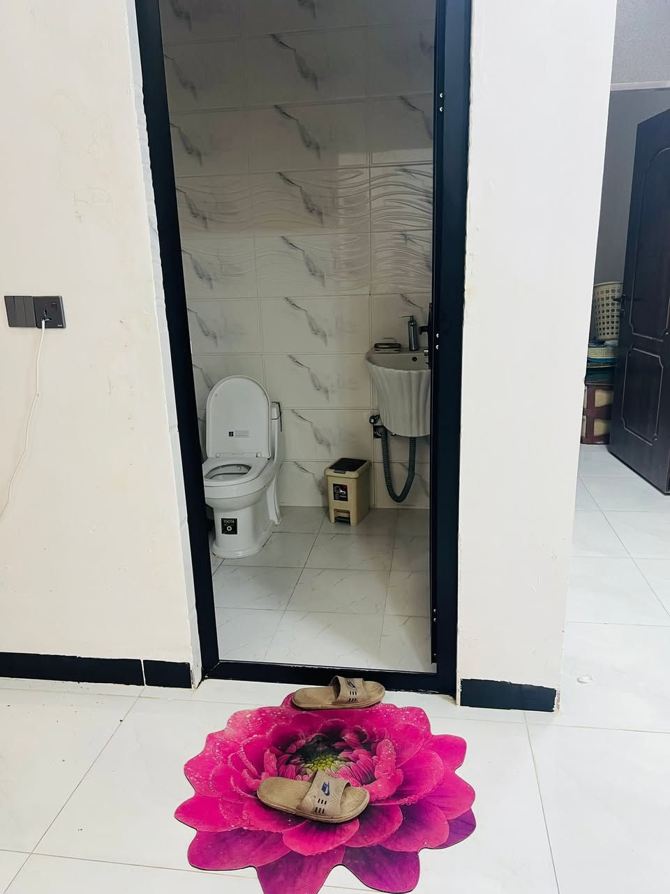 🔥 للبيع فرصة ما تتعوض 🔥
بيت للبيع في الدورة / البوعيثة – العدل الأولى 📍  

🏠 المساحة: 75 متر  

🏢 طابقين  

🚪 الواجهة: 5 متر  

⬇️ نزال 16  

📑 طابو زراعي (تنازل شركة)  

🛏️ 3 غرف نوم  

🛁 3 حمامات  

🛋️ استقبال + مطبخ  

✨ البيت جاهز من كلشي

✨ الواجهة لبخ ومرتب  

📍 موقع هادئ وقريب من الخدمات  

👤 البيع مباشر من صاحب الدار (مو مكتب)  

📞 ***********  

🔥 السعر مناسب للجادين فقط
