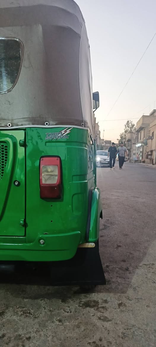 السلام عليكم
تكتك للبيع موديل 22. شهر 12مظلع رقم وسنوية بغداد  تحويل ثاني يوم التكتك كفاله ماعده الدوس    الاتصال‏‪***********‬‏
