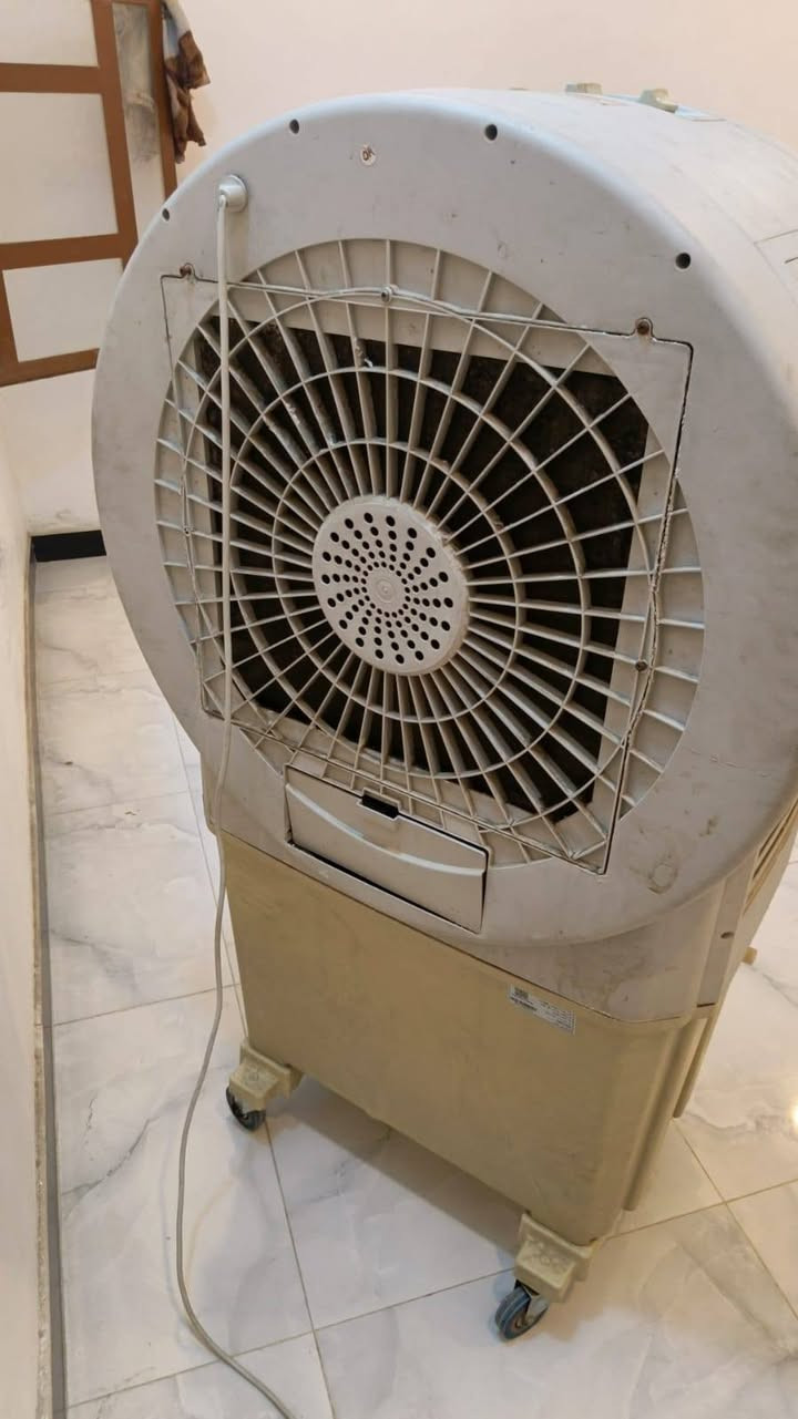 السلام عليكم مبرده جديده المكان بغداد العبيدي السعر 250 وبيها مجال***********
