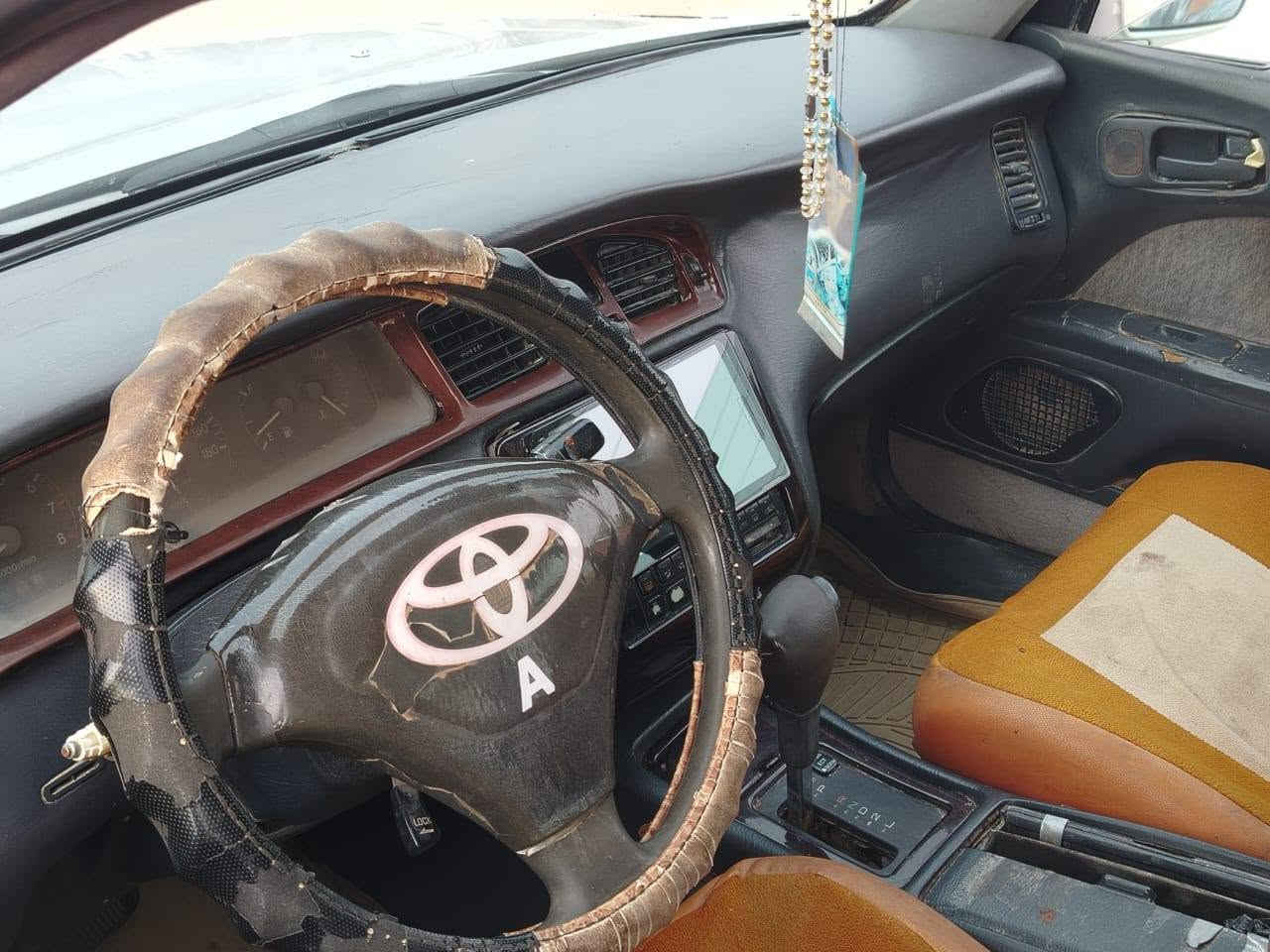 سلام عليكم
سياره بطه للبيع 
موديل93 
مكينه 2500 شرط 
كير مكينه حداديه 
گير اوتوماتيك 
كهربائيات شغاله 
دواخل نضيفه 
سياره خير من الله مال جناي ماتصرف عليه ربع 
رقم دولي بسم الشرعي مداور ثاني يوم 
هزه جديده سنويه لل 2031
السعر 38 بي مجال بسيط مستعجل عل بيع 
رقم صاحب السياره ***********
