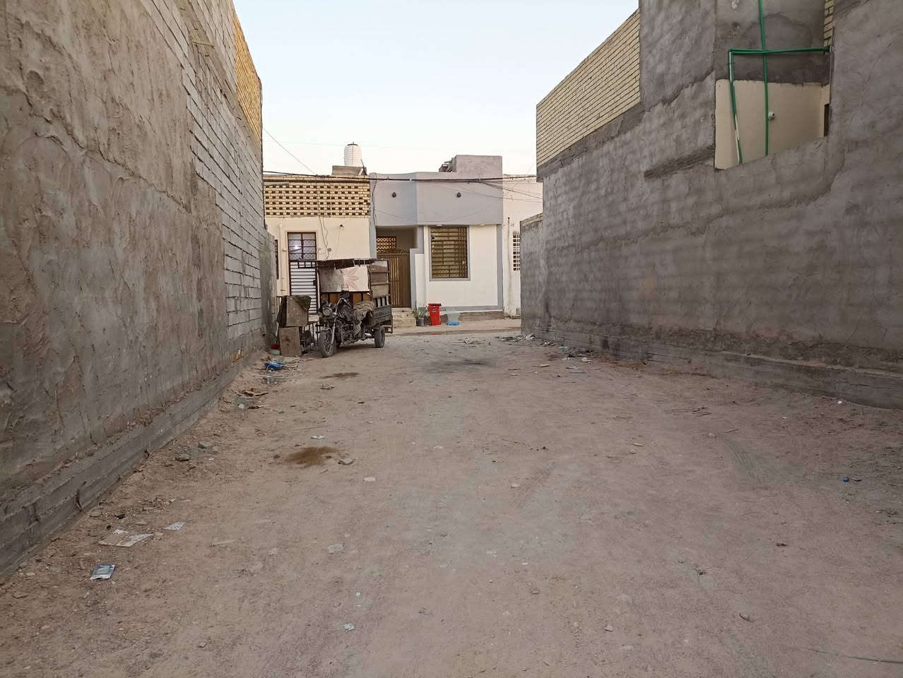 عرصة زراعي 100 متر مربعة للبيع منطقة سكنية متكاملة باقية بس هي ما مبنية مع جميع الخدمات 
حي ميسان قرب سكلة الكرعاوي بشارع الزوار 
***********
