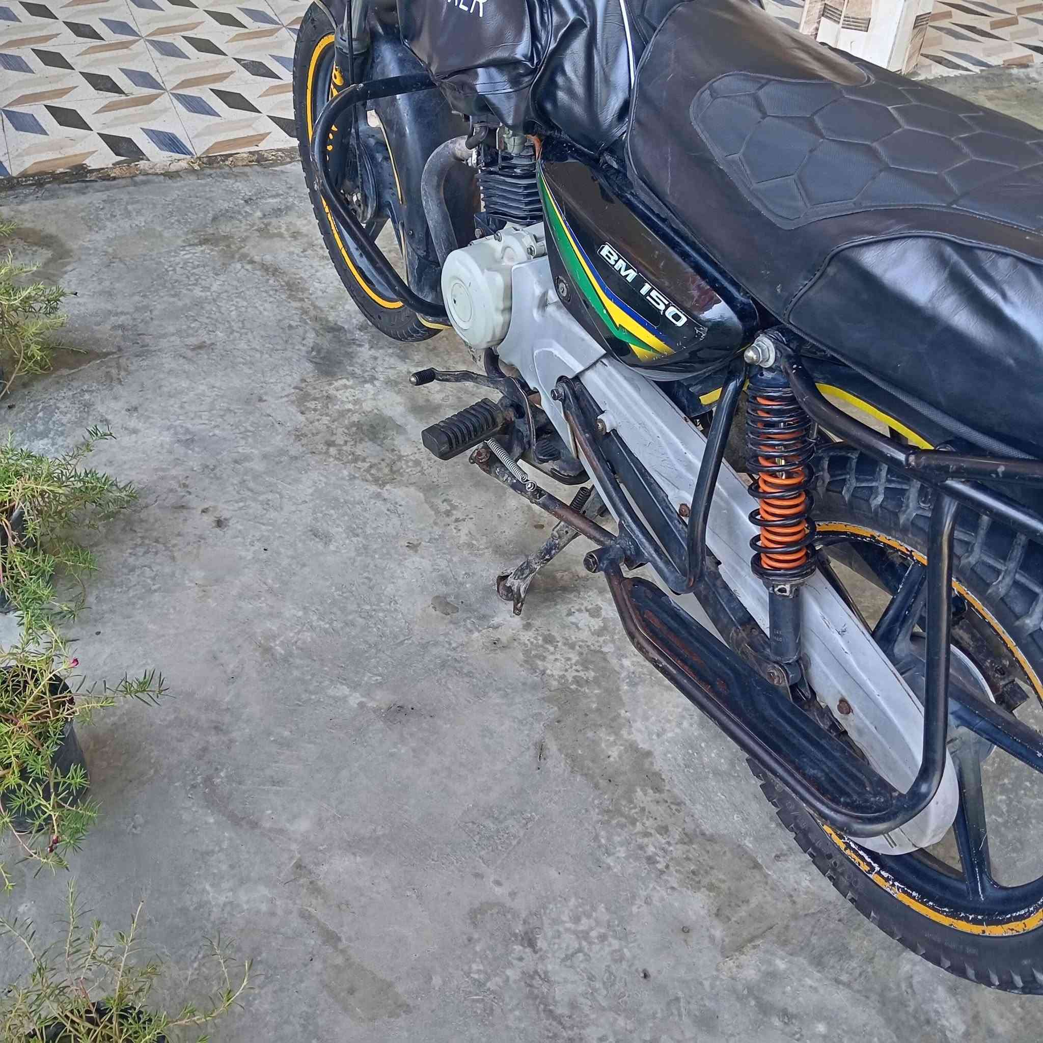 السلام عليكم دراجة بوكسر موديل 2020للبيع الدراجة مكفولة اوراق كاملة شرط الترقيم المكان ديالى تفاصيل اتصل اني مكلف بالنشر 
***********
***********
