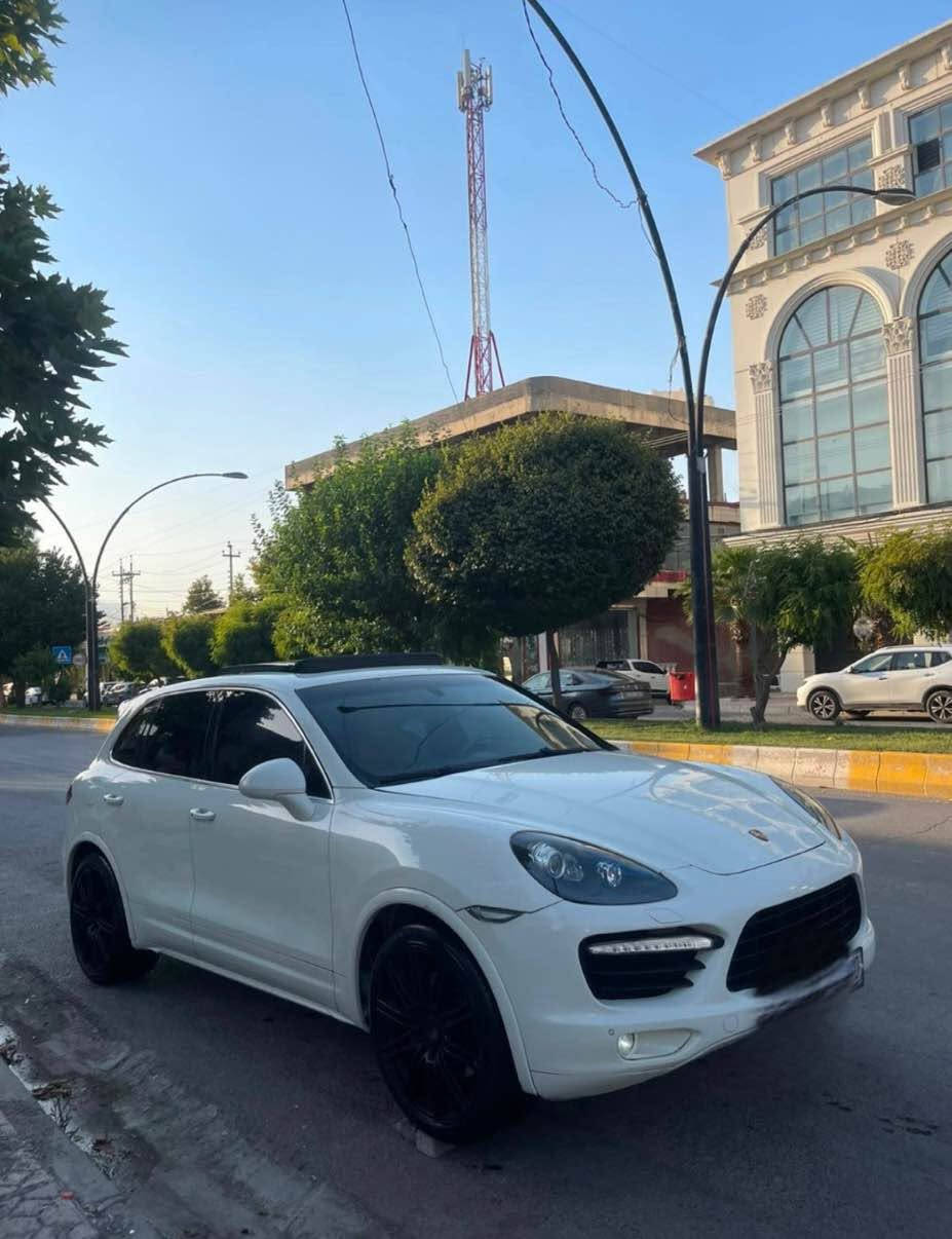 Porshe 2011 مەنەفێست ئەسلی دەولەل کویت 
سەیارەکە گیر مەچینە تەقەو رەقە تەبرید ساردیو گەرمی هەموو بەشەرت دەبل و چوپو بەرز کردن و دابەزین هەموو بەشەرت پانۆرامایە فول فول مواسەفات سحری ١٤٥ وەرەقەو مەحامەلە بۆ زانیاری زیاتر پەیوەندی بەو ژمارە تەلەفۆنە بکەن ***********🤙🏻 أربيل, العراق
