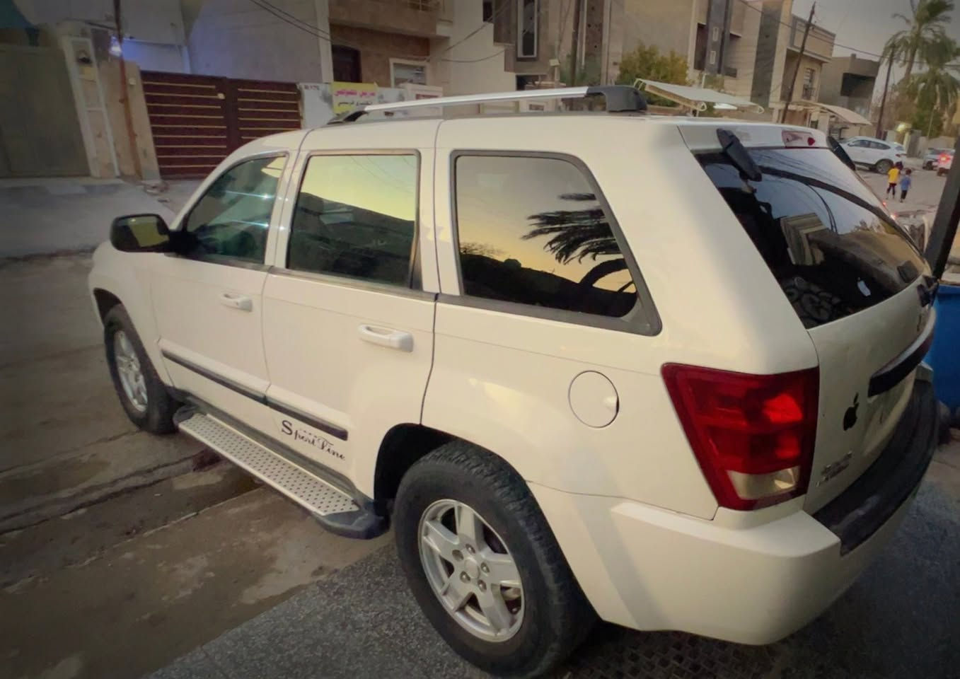 سلام عليكم جيب لاريدو 2008  بسعر 75 وبيه مجال

محرك V6 3.7L سته سلندر مرغوب كيرو محرك بشرط مامفتوح 
سياره نضيفه ومال جناي ، رقم مميز 
حادث الوارد جاملغ وبنيد  
وشويه صبغ في الجاملغ الخلفي 
مواصفات فول ، عده الفتحه 
فتحة -داخل اسود مطعم رصاصي  - كشن كهربا -
 كاميرا - تبريد مركزي - تحديد سورعة - بلاجكتور -
 - مراي كهربا اربع تاير و ويل بيلادي بدون نقص 
مكاني بغداد العامريه 
‭***********‬
