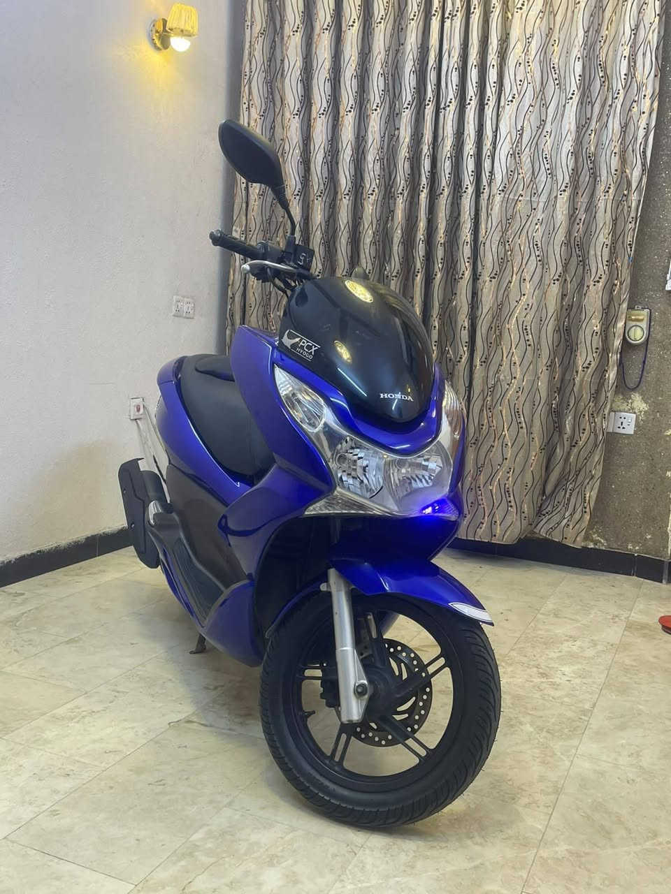 دراجه pcxجيل اول مكينه 125ماشيه ١٧ الف  دراجة  كلها ابلاديه شرط النضافه دراجهة مال رمبه مال معرض المديل 2016 ماخذها رمبه اوراق المعرض موجوده يعني مو مال شارع 
حساس ازدحام سويجات ٢ الدراجه كفاله عامه الدراجه على ايدي شوفت عينك ياباني الاصليJF جديده مكاني بغداد اي استفسار***********
