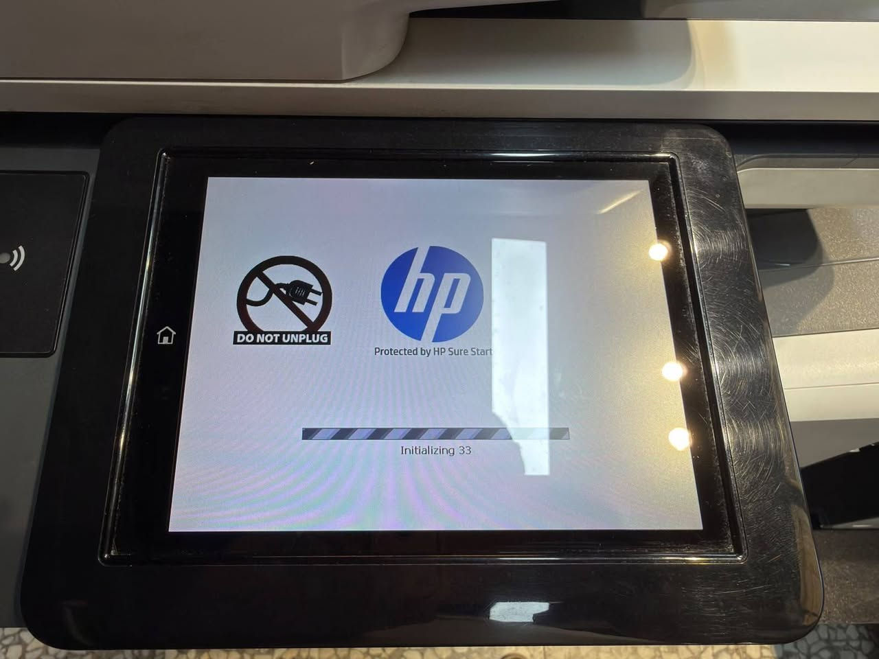 طابعة hp 586 ملغية شرائح عداد قليل ونظيفة جدا
محورة وملغية الشرائح 
السعر 700
***********
