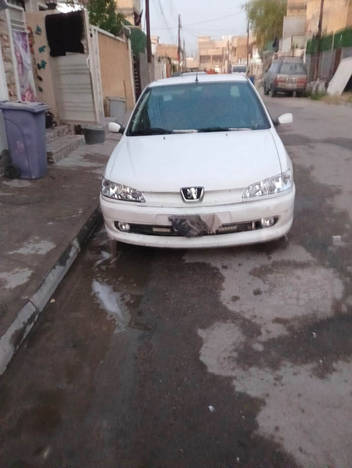 السلام عليكم بيجو فرنسي لبيع الفين 2001 تبريد شغال مسجل شغال كير ومكينه خير من الله جديده السياره تخم تاير جديد باسمي السياره رقم بغداد رايده 32  وبيه مجال لاستفسار ***********
