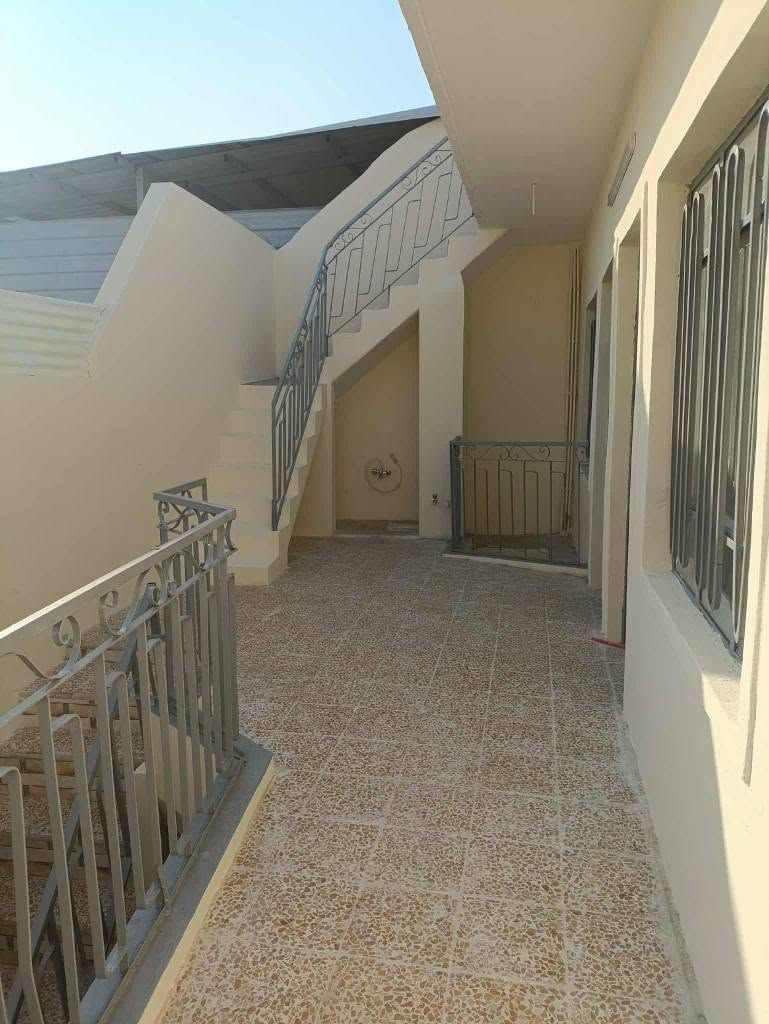 سلام عليكم بيت للبيع بسعر مناسب منطقه كراج شمال عطشانه  قريب على شارع عام مساحة  دار 67 متر  طابقين بناء محدد طابقين بي 4 غرف نوم مطبخ وصحيات   لاستفسار اكتر هدا رقمي *********** موصل, نينوى
