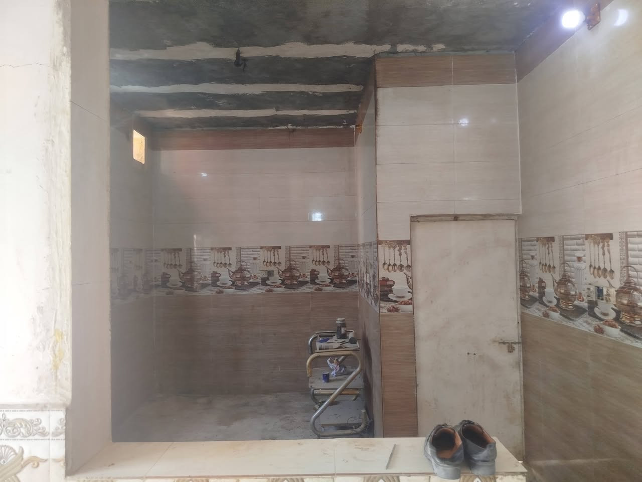 سلام عليكم بيت للبيع مساحته 150 مكان سيديه قرب مدرست الرحمه بضهر المستوصف البيت رقم بي معامله  مكان شطر ***********
