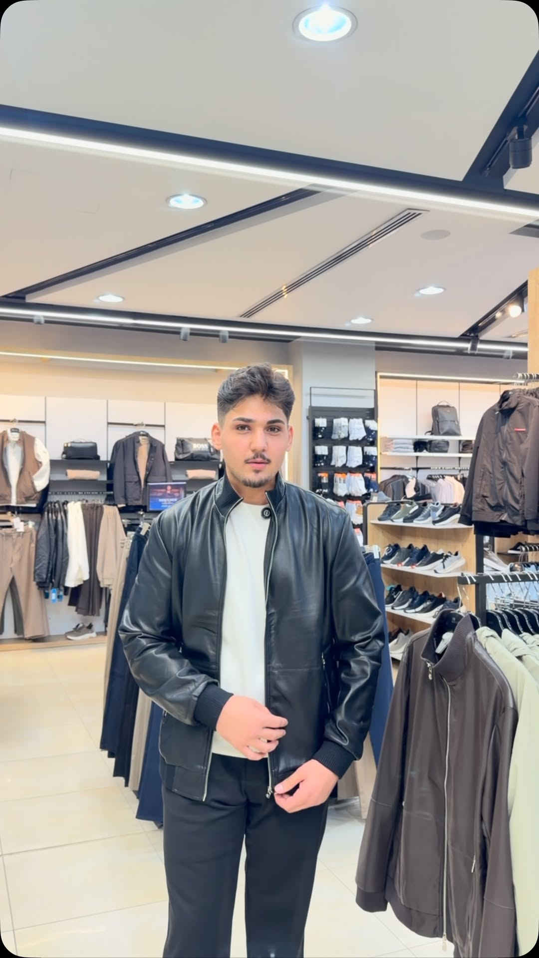 NEW COLLECTION 🍂
الموسم الجديد يبدأ من هنا 🤎
اكتشفوا مجموعة خريف وشتاء 2026/27 الآن في الكوخ للأزياء. 

***********

 
#الكوخ
#الكوخ_فرع_السيدية
