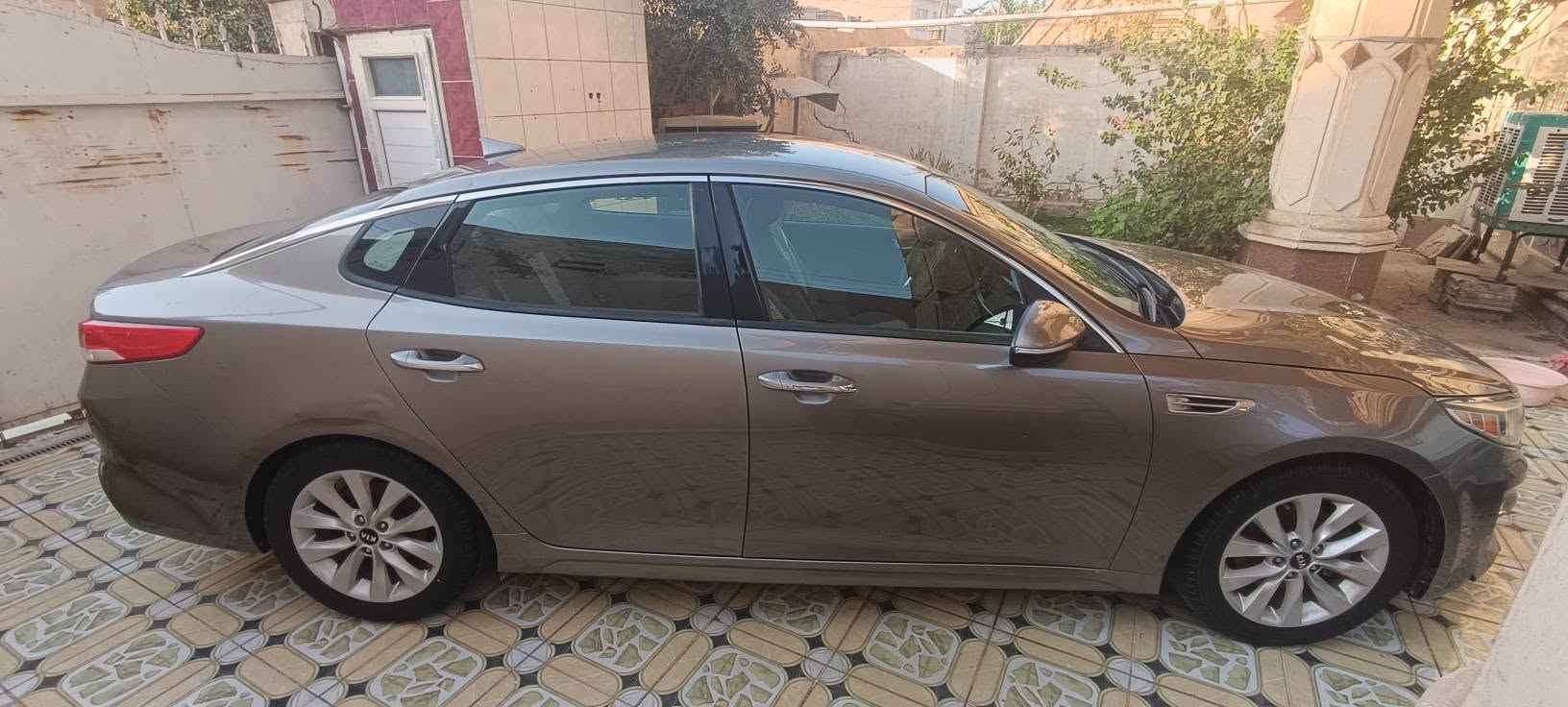 للبيع كيا اوبتيما وارد امريكي EX موديل 2016 
ماشية 93 الف ميل 
محرك 2400 بجم كبس بيها صبغ جاملغ خلفي ايسر و باب خلفي و طخة بالبنيد ما مصلحة واضحة بالصور رقم بابل باسمي الجديد سيارة نظيفة و جاهزة تبريد ممتاز جدا قطعتين ومواصفاتها مبينة بالصور مكاني حلة 
***********
السعر 102 بي مجال قليل

