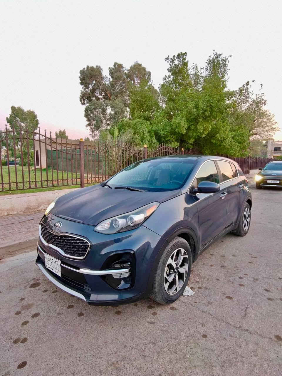 كيا سبورتج 2020 – LX
🔹 المواصفات: LX العادية (شاشة كبيرة وتحكم ستيرن وتبريد قطعتين ) 
🔹 المشى: 100 ألف ميل
🔹 الحادث: فقط البنيّد بارد
🔹 بيها بعض الأماكن بارد
السيارة بدون صبغ 
رقم بغداد 

 السيارة ما بيها أي نقص من ناحية الكهربائيات
الصدر سليم وما بيه أي نقص
الكير والمحرك بحالة ممتازة
 جميعهن مكفولات

 السعر: 130 ورقة فقط
 ماكو هيج سعر بهيج 
شراي يتصل ع رقم 
***********

نص مكتوب في الصور:
- 7:54 Photos Kia Sportage Lx 2020 Blue 2.4L 4 vin: KNDPM3ACXL7646543 Kia Sportage Lx 2020 Blue 2.4L 4 vin: KNDPM3ACXL7646543 Final bid: $8500 Auction: Copart SOLD Lot number: 56411939 Date of sale: 23.01.2020 Year: 2020 VIN: KNDPM3ACXL7646543 Condition: Run And Drive Engine: 2.4L en.bidfax.info Mileage: 638 miles (actual)
- BidFax.info