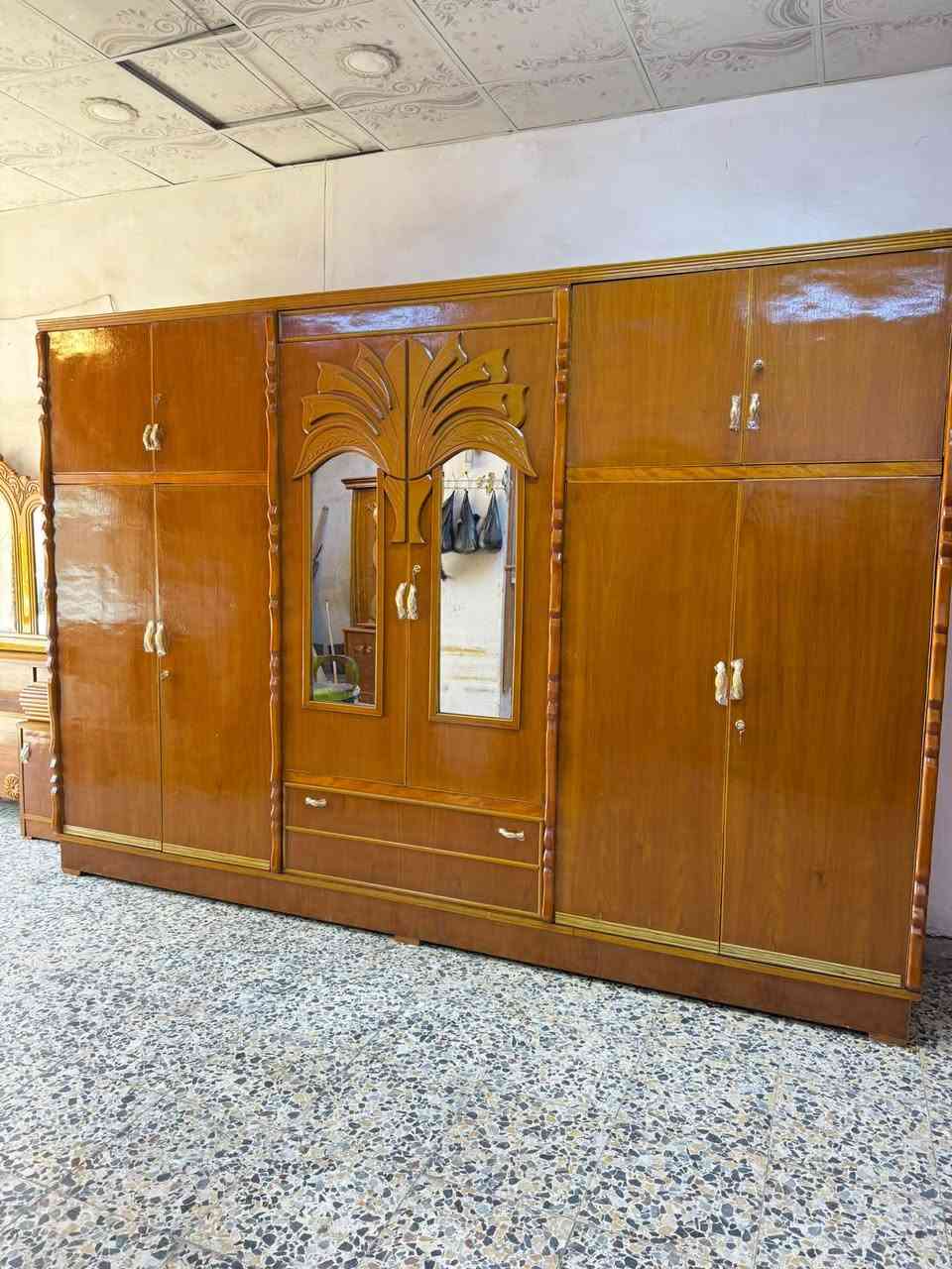 السلام عليكم 
غرفه صاج عࢪاقي مستخدام 
غرفه6 /ابواب 📌
السعر 650
نضافه 90 /💯 
معا نقل فقط داخل بغداد 
واتساب ***********
