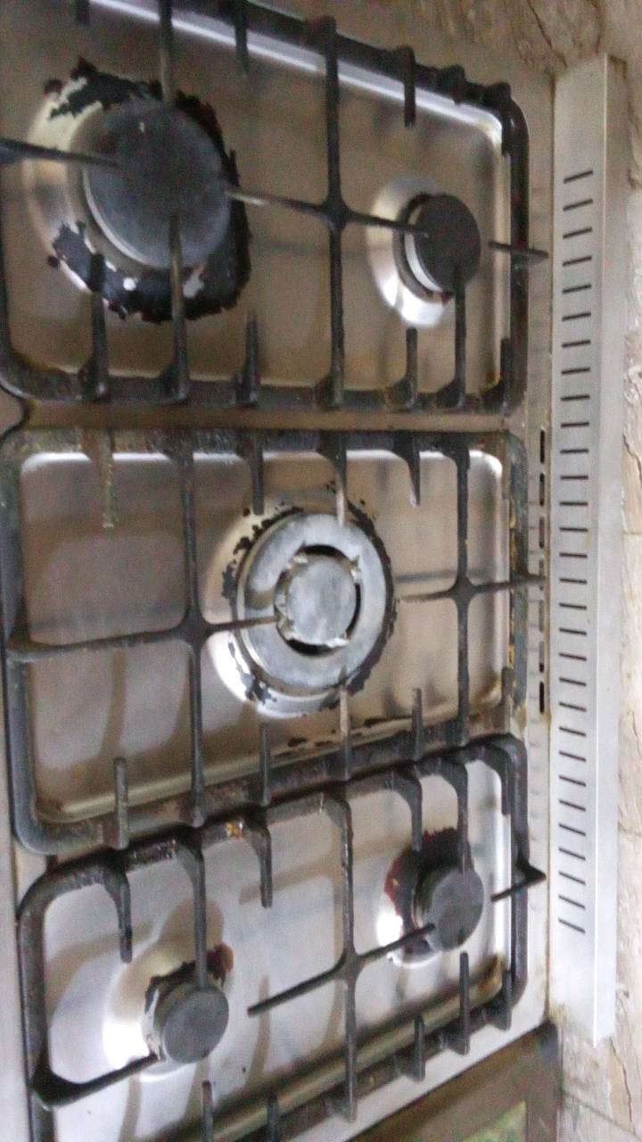 طباخ أيطالي للبيع، ٥عيون + ٢ فرن شغال و مابي اي عطل بس الجداحة الكهربائية مالتة فاصليها ما تشتغل يعني يشتغل ع الجداحة سعره ٦٥٠ وبي مجال للحجز و الاستفسار راسلو ع الرقم
وين مكانك بالعراق حتى نضيف موقع التسليم للمهتمين؟: 
بغداد 