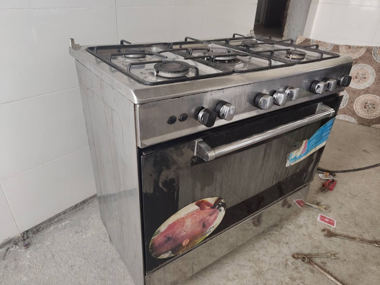 طباخ للبيع شغال للاستفسار الاتصال على ***********
