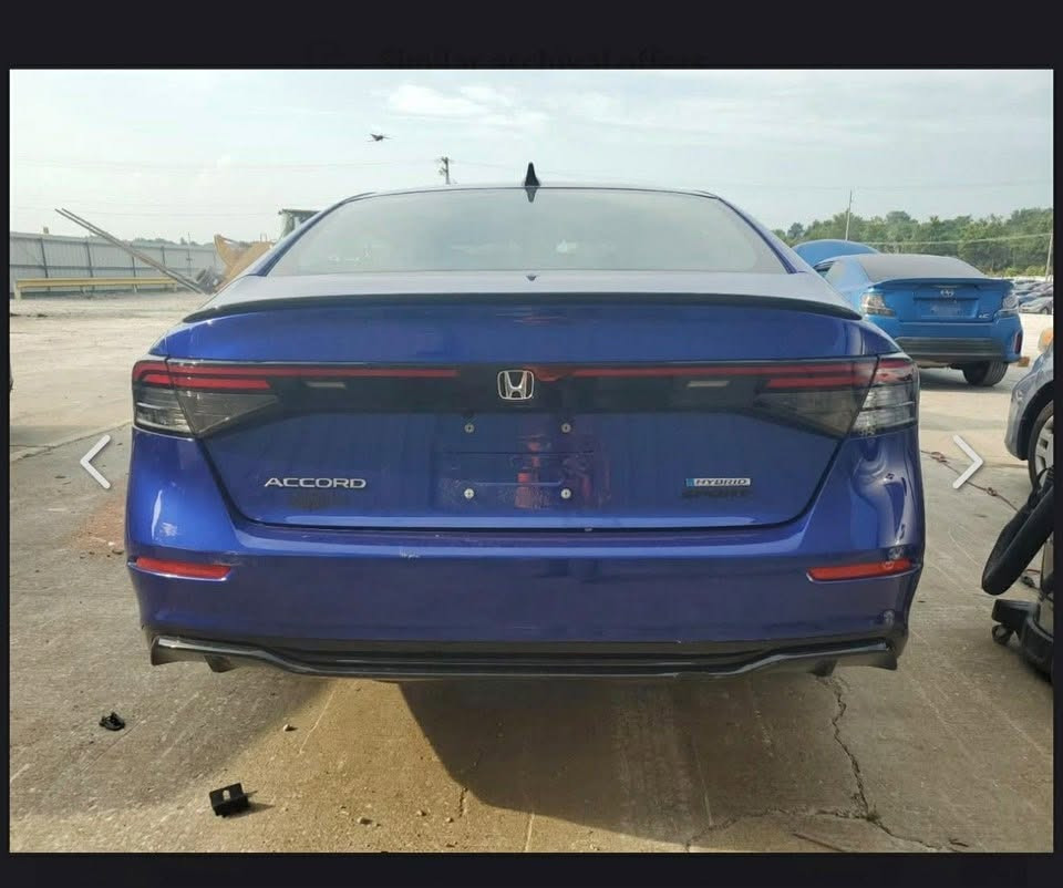 للبيع هوندا اكورد مديل ٢٠٢٣ سبورت ال 
رقم بغداد ماشيه ٥٥ كيلو وليس ميل 
كشنات جلد تدفع كشنات مواصفات معروفه لباقيه السعر ١٦٠ 
رقم الهاتف *********** حادث خفيف صور الحادث ولسونر مرفق بلمنشور
