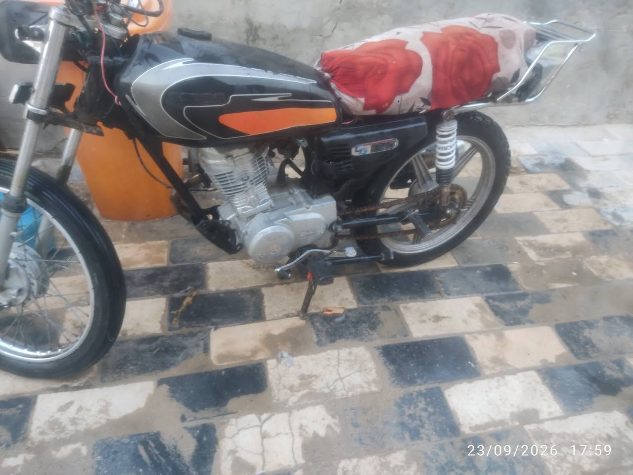اربعه گير مال شغل شرط تاخذك واترجعك 
موديل 2015 اصوليه وكيلهه بالخان 
سعر 375الف تواصل خاص
نجف  🖊

نص مكتوب في الصور:
- 23/09/2026 17:59
- 23/09/2026 18:00