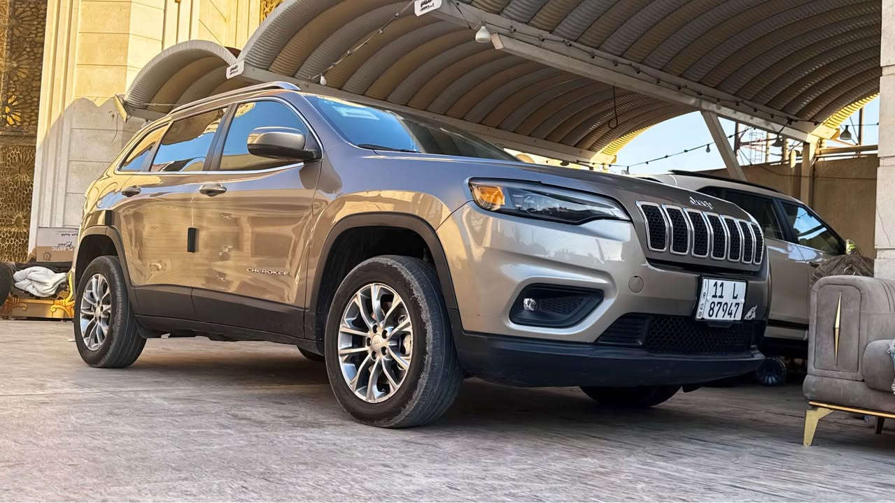 🚘 جيب بزون 2019 فور ويل  لايتود 

✅ محرك 2000 تيربو
✅ الممشى: 107 ألف كم
✅ حدادية خير من الله
✅ تبريد ثلج
✅ رقم بغداد جديد (مشروع وطني) بااسمي 
✅ تايرات جديدة
✅ إدامة كاملة 
✅ السيارة نظيفة جداً واستعمال شخصي

🔹 حادث خفيف  وتم إصلاحه بشكل ممتاز، ضرره بالعراق فقط بجانب السائق يم يده الباب دحجه صغيره  عند الحافة.
🔹 دواخل السيارة وبديها نظيفة جداً ومال جناي.
🔹 السيارة جاهزة ولا تحتاج أي مصروف.

💰 السعر: 125 ورقة للاستفسار *********** البصرة, العراق
