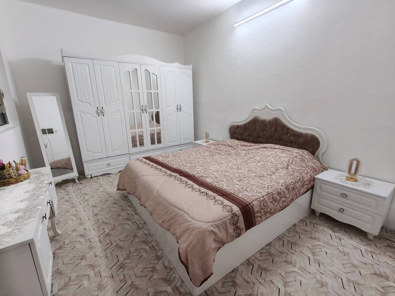 فرۆشتنە زۆر پاک و خاوینیە ئەم تاخمە بە کورسی پیش میستولێتی 7 پارچەیە ***********
