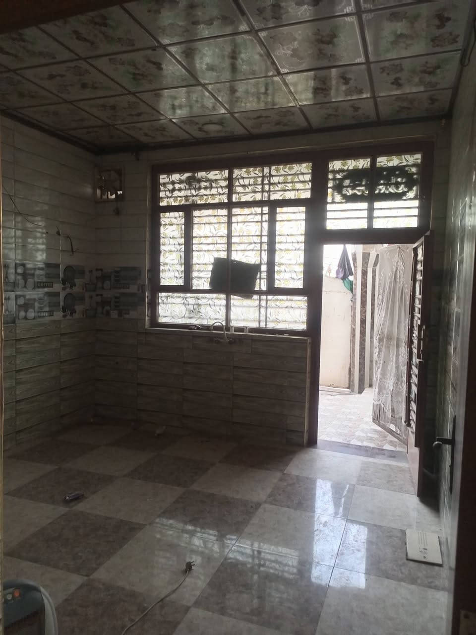 🏠✨ للإيجار – بيت 100م✨🏠 

بناء نظيف جدا 

📍 المواصفات:

🛋️ استقبال 
🏢 صالة 
🛏️ غرف عدد 1
🚿 مجموعة صحيات متكاملة
🍽️ مطبخ 
🌤️ 
💼 

الموقع:  شارع سالم من جهه الجمهوري

📞 للاستفسار: ***********
