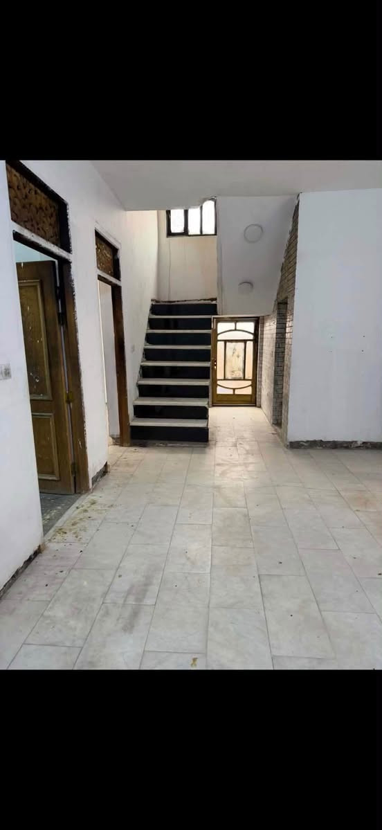 من رخصه الادمن
عندي بيت للبيع 

بيت طابقين  6 غرف نوم
هول داخلي 
وغرفه خطار 
غرفة خطار ٧في ٤ونص
حمام داخلي عدد ٢ 
واحد خارجي مطبخ 
مساحة البيت ٢٠٠ متر
 واجه ١٠ ونزال ٢٠
عنوان البيت (بابل) 
الجزائر مقابيل ابوعليان المنطقة الجديده
 سعر 175 وبي مجال
للتواصل
‭***********‬
