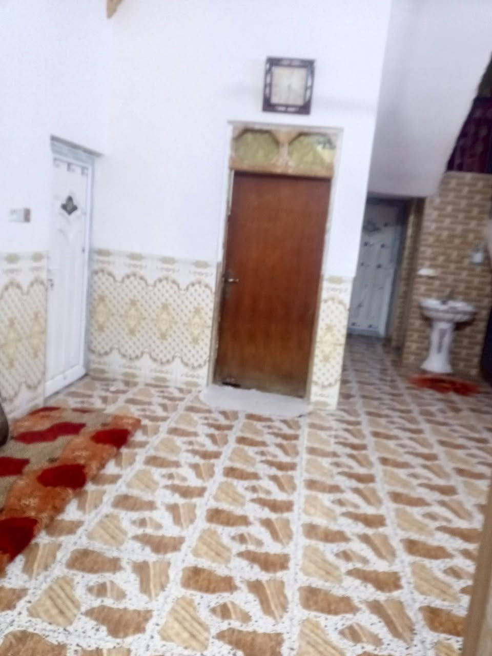 مساء الخير 
مشتمل مجاور مجمع الرحاب مساحة 150 سابع بيت عن شارع 40 نوع الارض بيضاء ماشي بي معامله طابو وبي وصل مال بلديه خدمات كامله سعر 42 أو بي مجال ***********
