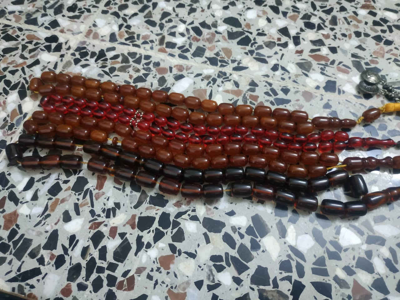 السلام عليكم اربع قطع فاتوران للبيع العنوان بغداد يوجد توصيل
