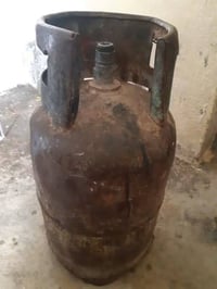 عندي دبتين غاز عراقي مكاني بغداد مستعجل عليهن لغرض الانتقال  077354386...