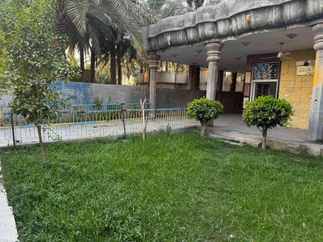 يالله السلام عليكميعلن مكتب الخبير للعقار عن وجود دار طابو زراعي سند 25مساحته 800متر
موقع الدار طريق كربلاء بغداد عامود 660يبعد عن الشارع العام 100متر

بناء طابوق مسلح يتكون الدار 

غرف نوم كبيره عدد ثلاثه

مطبخ مع صاله مع صحيات داخليه وخارجيه 

بالاظافه الى مظيف 12في 4

مع حديقه اماميه جميله تحتوي على نخيل وحمضيات وثيله 

وحديقه خلفيه 

مع كراج كبير 

يتوفر ماء كهرباء التبليط بالباب

السعر 250مليون بي مجال بصيط 

الاتصال على الرقم ***********
