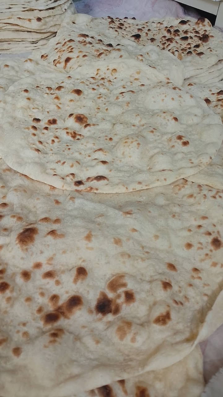 السلام عليكم اخبز خبز بيت عل كهرب 
الطحين من يمكم عشرة بلف 
الطحين من يمي خمس كرص بلف 
خبز صاج الطحين من يمي اربعه بلف 
الطحين من يمكم سته بلف 
خبز شعير خمسه بلف الطحين من يمي 
الطحين من يمكم سبعه بلف 
العنوان موصل حي الانتصار شارع 30
الاستفسار ***********
