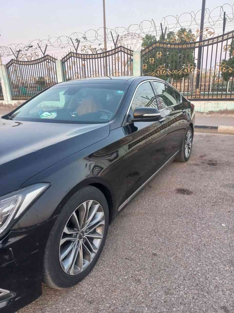 السلام عليكم سياره جنزز موديل ١٥ بيهه بنيد مصبوغ مكينه ٦ سلندر كامل مواصفات مفوله حساسات بانوراما تبريك ثلج وتدفئه حساسات امامي وخلفي كله شغال سياره جاهزه مابيهه اي نقص للبيع او مراوس حسب القناعه مكاني العماره***********
