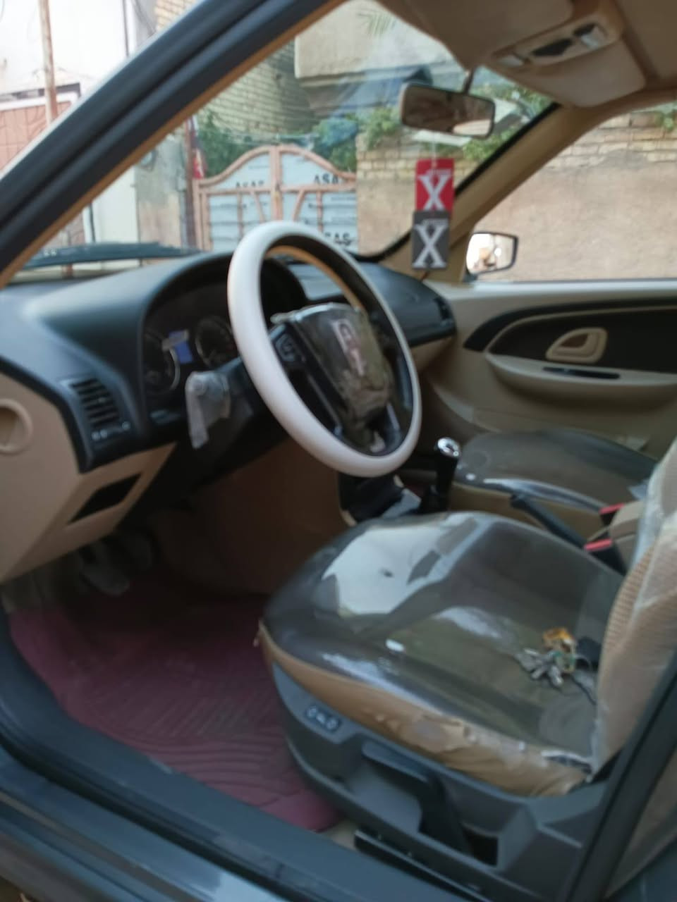 السلام عليكم بيجو بارس للبيع 23 حره باسمي اتصل *********** أو خاص
