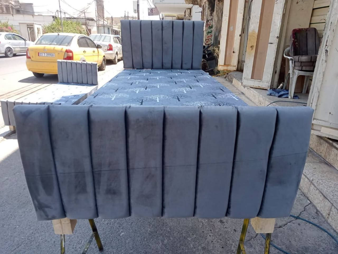 توصيل مجاني داخل الموصل 

تخت نفر خشب عراقي جديد بلوك احمر _16 ملم
رجلين 6_3×3_
السعر_ 55_
 التوصيل مجاني داخل الموصل  الون حسب طلب للحجز خاص

شرط اي اختلاف يرجع الطلب بيد المندوب بدون دفع اي مبلغ 

ملاحضه 
الون حسب طلب الزبون @إشارة

نص مكتوب في الصور:
- هلو عيني اشونج وصل التخت عاشت ايدكم وشكرا عالمصداقية ربي يحفظكم ويبارك برزقكم