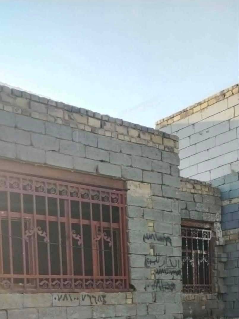 للبيع كامل من اشتايكر والبخ جص من الداخل والمنطقه كامله ماء ومجاري والبيوت كله مرقمه ضمن تحويل جنس الاراضي من زراعي لى عقاري والمنطقة كلش زينه وناسه خوش ناس بس اني رايد اسافر وجاي اصفي اموري المساحه 250 متر السعر 25 مليون وبي مجال لئن  مستعجل ومجاله  كلش هوايه اسوي للشراي من صدك عالموضوع سفر الله شاهد التصال واتساب فقط *********** المنطقه ال الحمد شارع عماد مقابل بيت رحمان ابو هيثم  البيت زراعي بس المنطقه من ضمن التحويل لى عقاري اني عنواني الجمهوري شارع سيد امين والله العضيم وكل حرف بالقران صار عليه 38 مليو ن العوض برب العالمين. المنطقه ماي وكهرباء ومجاري
