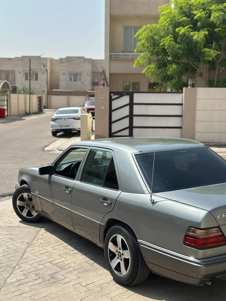 السلام عليكم مارسدس دب محور بطة 2500 جاهزة سيارة مكينة كير تبريد ثلج ❄️ حدادية كلها جاهزة دواخلها نضيفه قواعد دبل بلاد مصبوغه كلها بدون ضربة سنوية نهاية 27تخلص بسمي رقم بغداد سعرها 65 ورقة وبيها مجال للناس الطيبة والشراية مكاني كربلاء ***********
