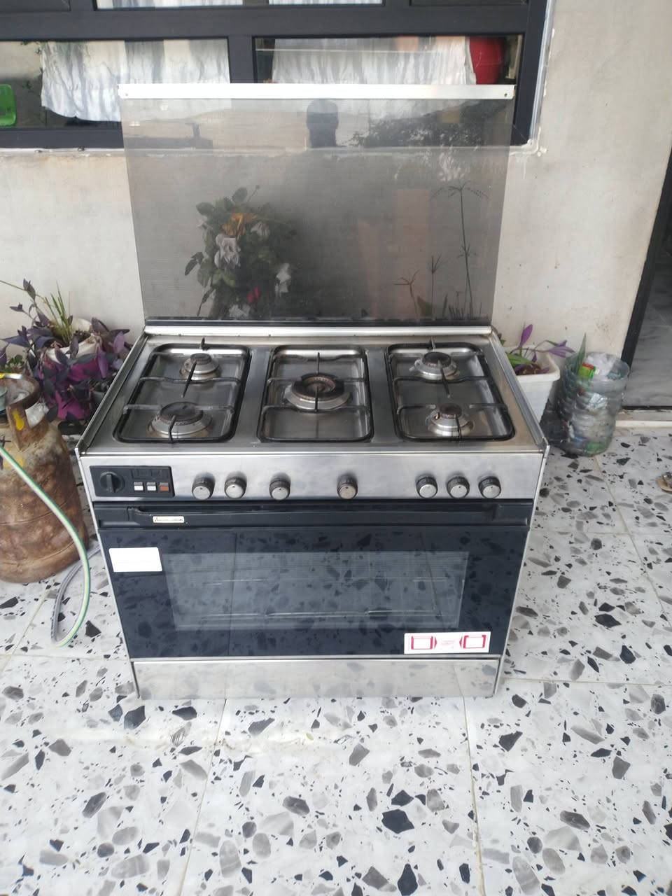 طباخ عشتار خمسه عيون نضيف مابي اي عيب شغال سعر ١٨٠ ورقم موبايل ***********
