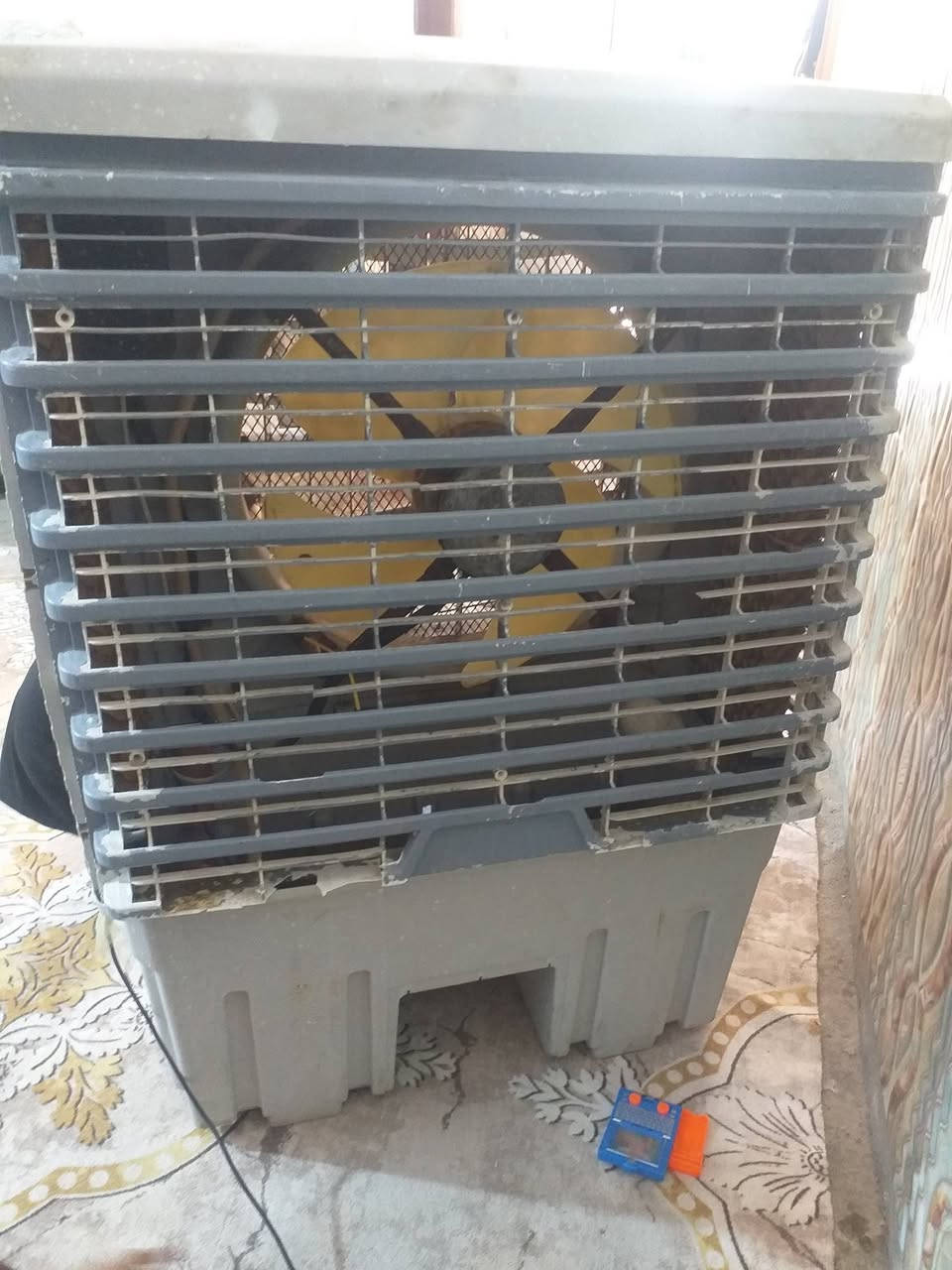كنفيرة للبيع شغالة شرط الفحص نقصهة لييف ورجلين مابيهة سعرهة ٣٥ وبيهة مجال للشراي ***********

