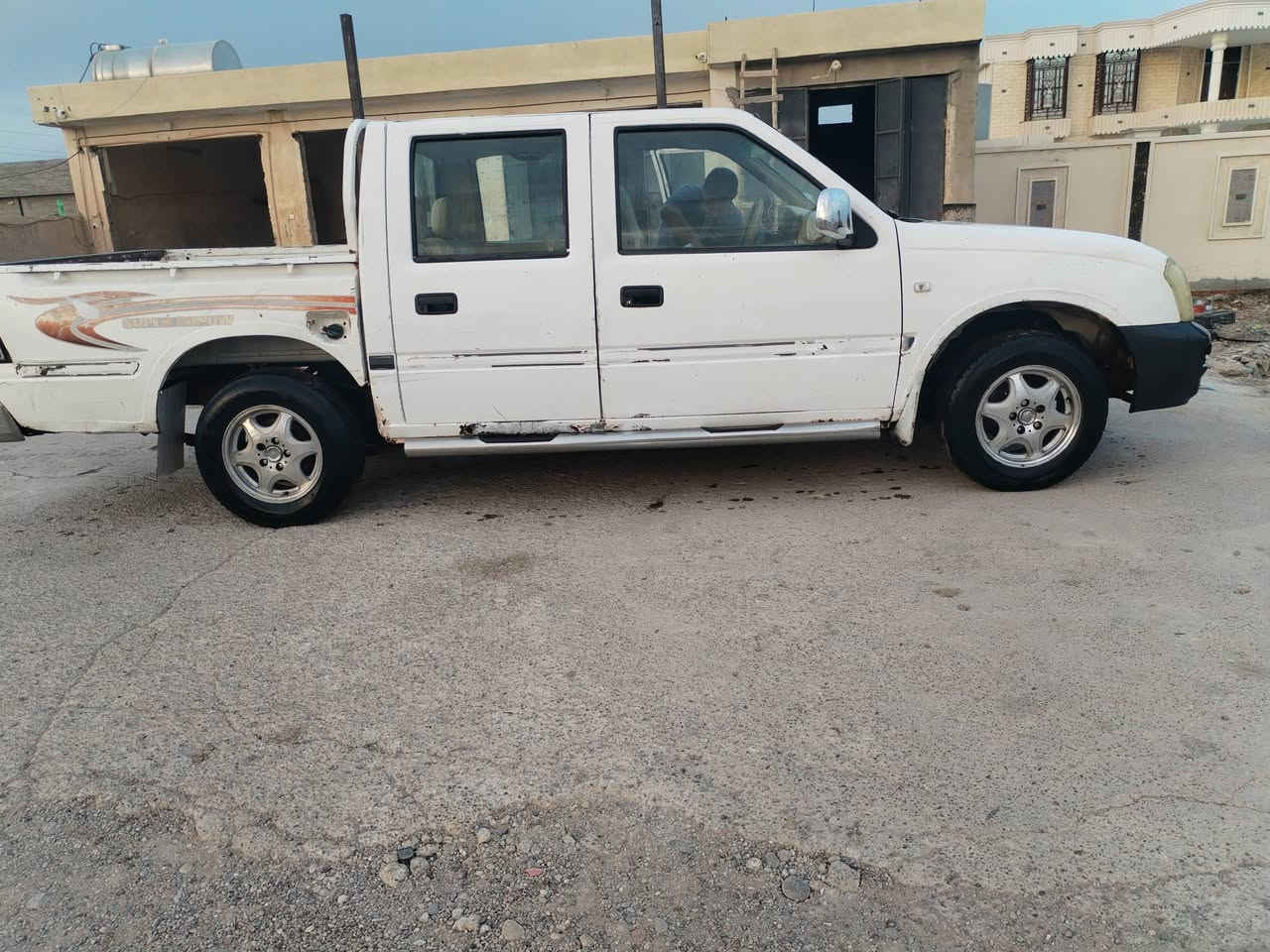 كنو • موديل ٢٠٠٦ • تايرات نص عمر