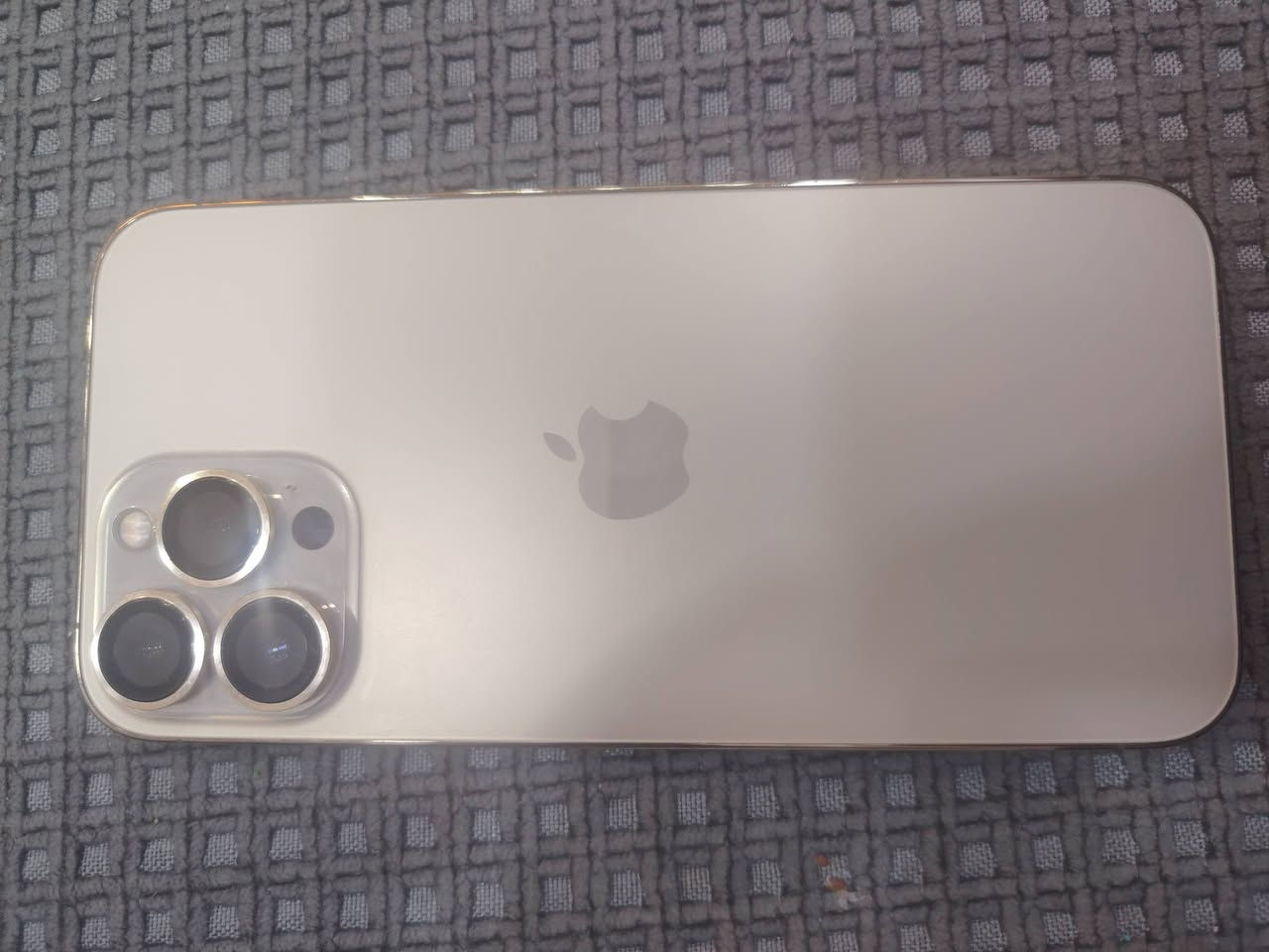 ايفون 13 pro max ذهبي شرق اوسط.. وتر بروف... نظبف جدا على وضع الشركة لاخدش و لافتح ولاتبديل ولابرنامج ولاغيره....  ذاكرة 256 السعر 650  للاتصال فقط *********** فقط اتصال بغداد السيدية بطارية 82
