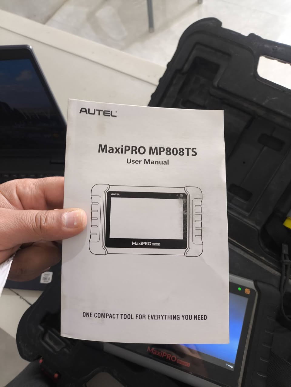 للبيع جهاز فحص AUTEL MaxiPRO MP808TS
جهاز فحص وتشخيص سيارات احترافي، أصلي AUTEL، مستعمل وبحالة ممتازه وشغال 100%
يفحص من موديل 2000/2023.  يعني السيارات 2023 ميفحصها 
يدعم فحص وتشخيص أنظمة السيارة، والـ Live Data ووظائف الصيانة والخدمات، والجهاز نسخة MP808TS.
الملحقات: الشنطة الأصلية + الكيبلات والملحقات  والفيشه الخاص بالجهاز و الكتالوك
السعر: 550 ألف دينار عراقي

الجهاز موجود للفحص والتجربة قبل الشراء.
للاستفسار ***********
 او التواصل خاص.
 والي يسأل على سعر الجديد مالته يسأل مركز الوسام حاليا 1200 دولار
