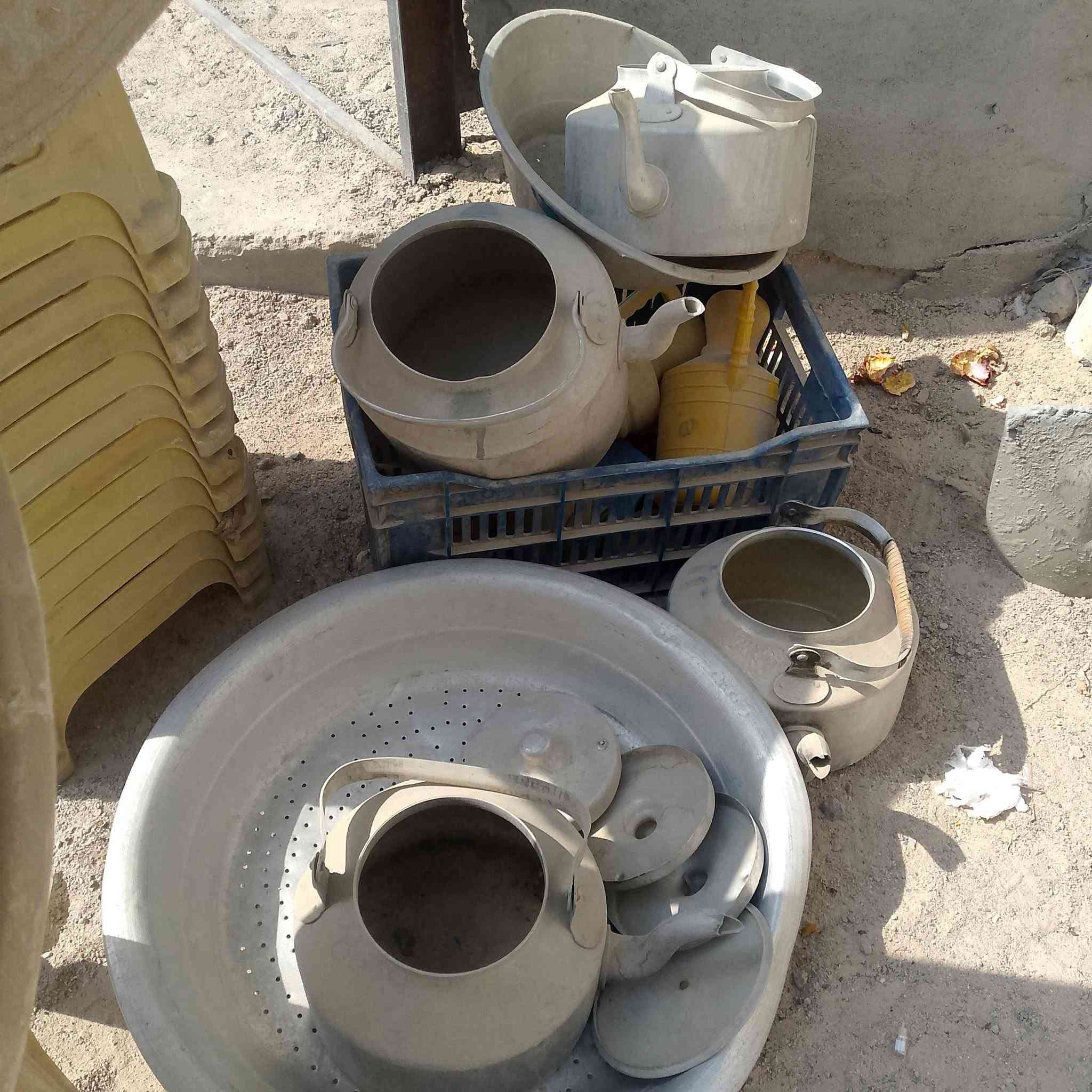 سلام وعليكم غراض موكب لبيع حديد موكب جدوره 2 كبار قواري اربعه مكاني البصره زبير انا مكلف بل نشر تصل على رقم ***********
