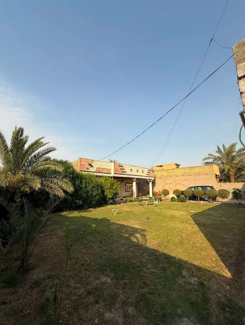 🏡 للبيع دار مع 6 محلات تجارية مؤجرة 🏪
📍 الموقع:
بوب الشام – مقابل المتنزه – قرب العلوة – على شارع تجاري حيوي قريب من تربية شمال بغداد.

📐 التفاصيل:
▪️ المساحة الكلية: 850 متر
▪️ تحت البناء: 160 متر
▪️ الواجهة: 23 متر
▪️ النزال: 37 متر
▪️ الشارع: 20 متر
▪️ السند: 17 (مفوض بالطابو)

✨ المميزات:
✔️ 6 محلات تجارية مؤجرة
✔️ موقع تجاري ممتاز وحركة مستمرة
✔️ مناسب للاستثمار والسكن بنفس الوقت
✔️ واجهة قوية على شارع تجاري

📞 للاستفسار والاتصال:***********
              ***********
